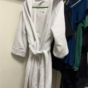 Heidi Wiesel M/L Hooded White Robe